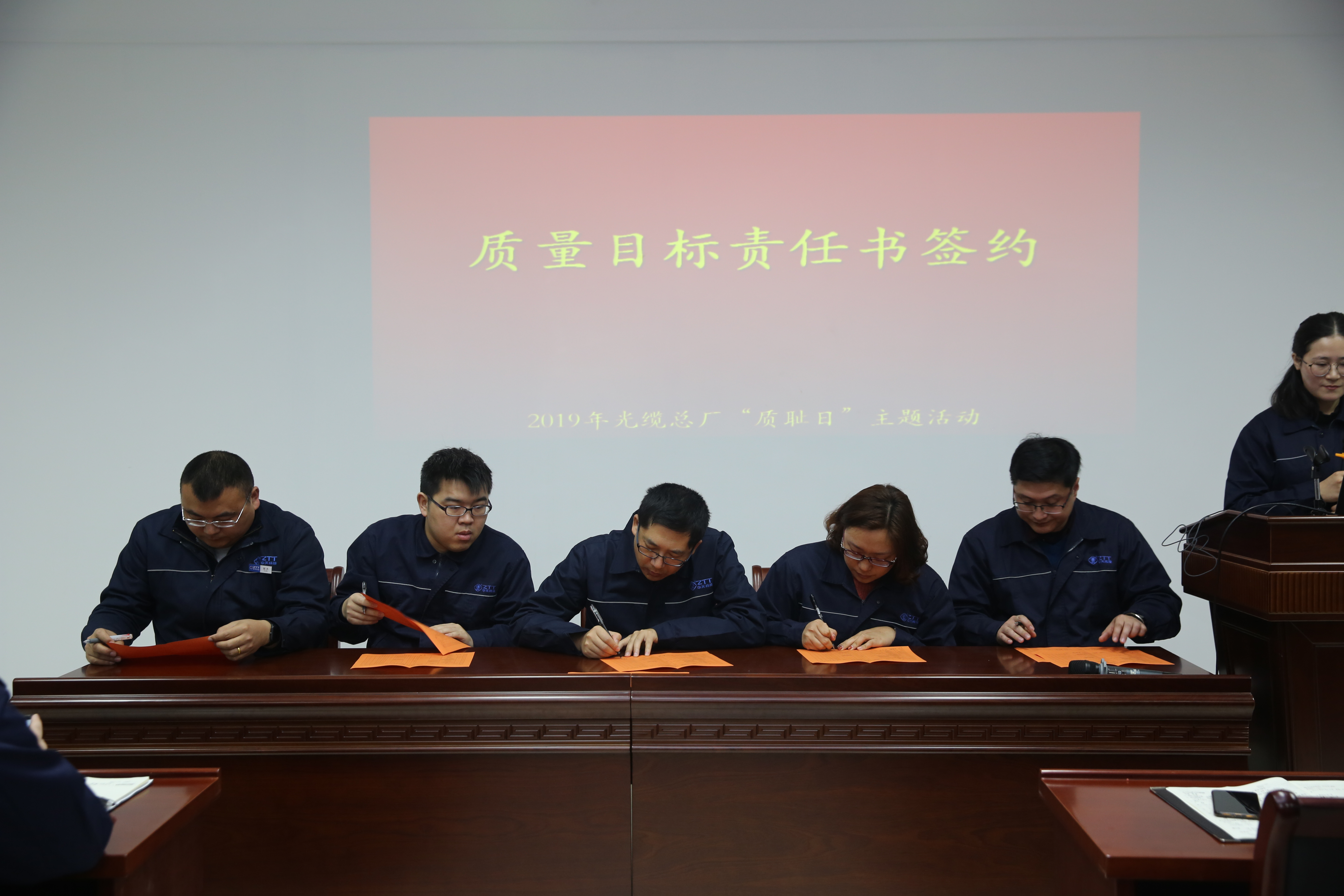 ΰ�¹���(victor1946)�ٷ���վ-Officials Website