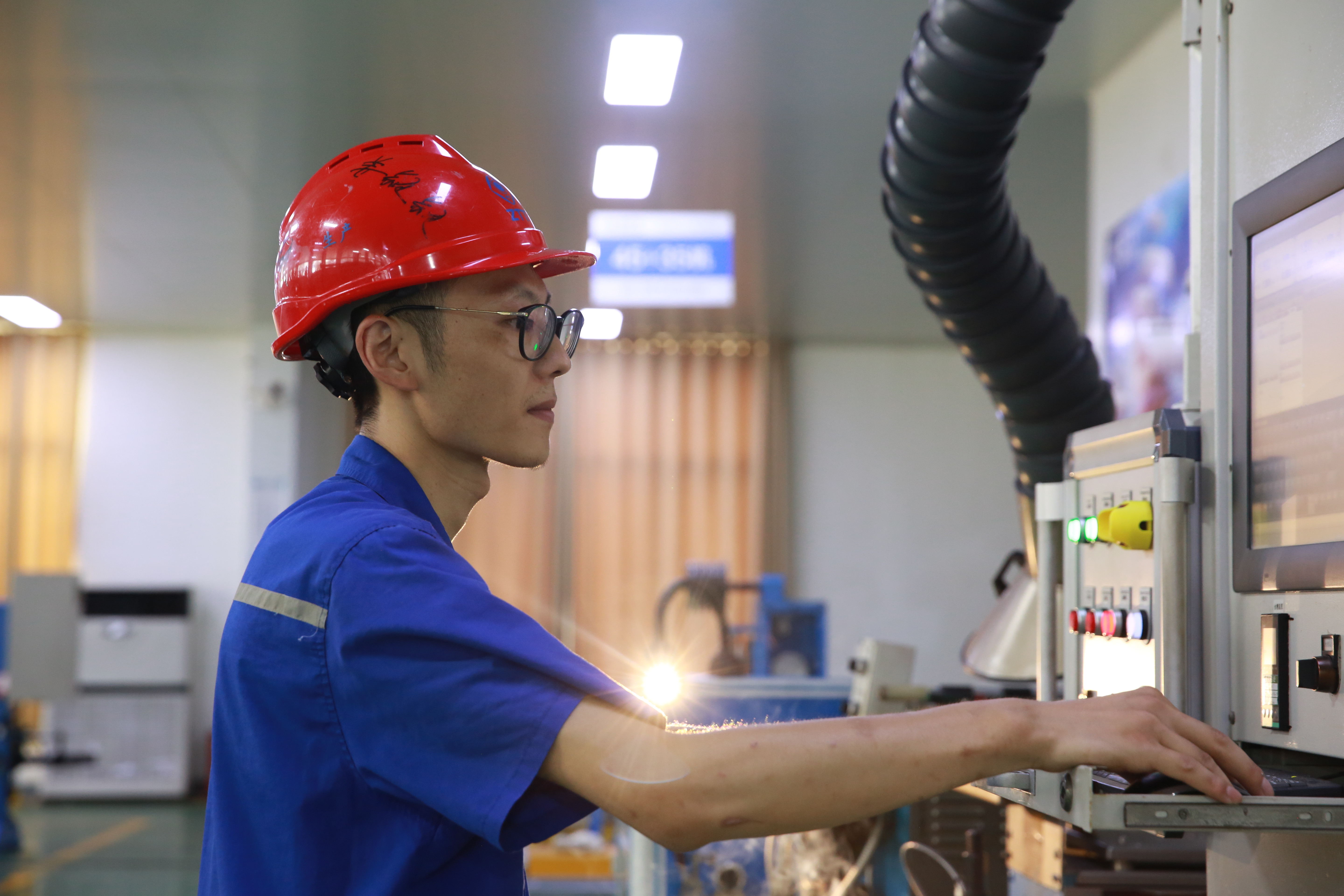 ΰ�¹���(victor1946)�ٷ���վ-Officials Website