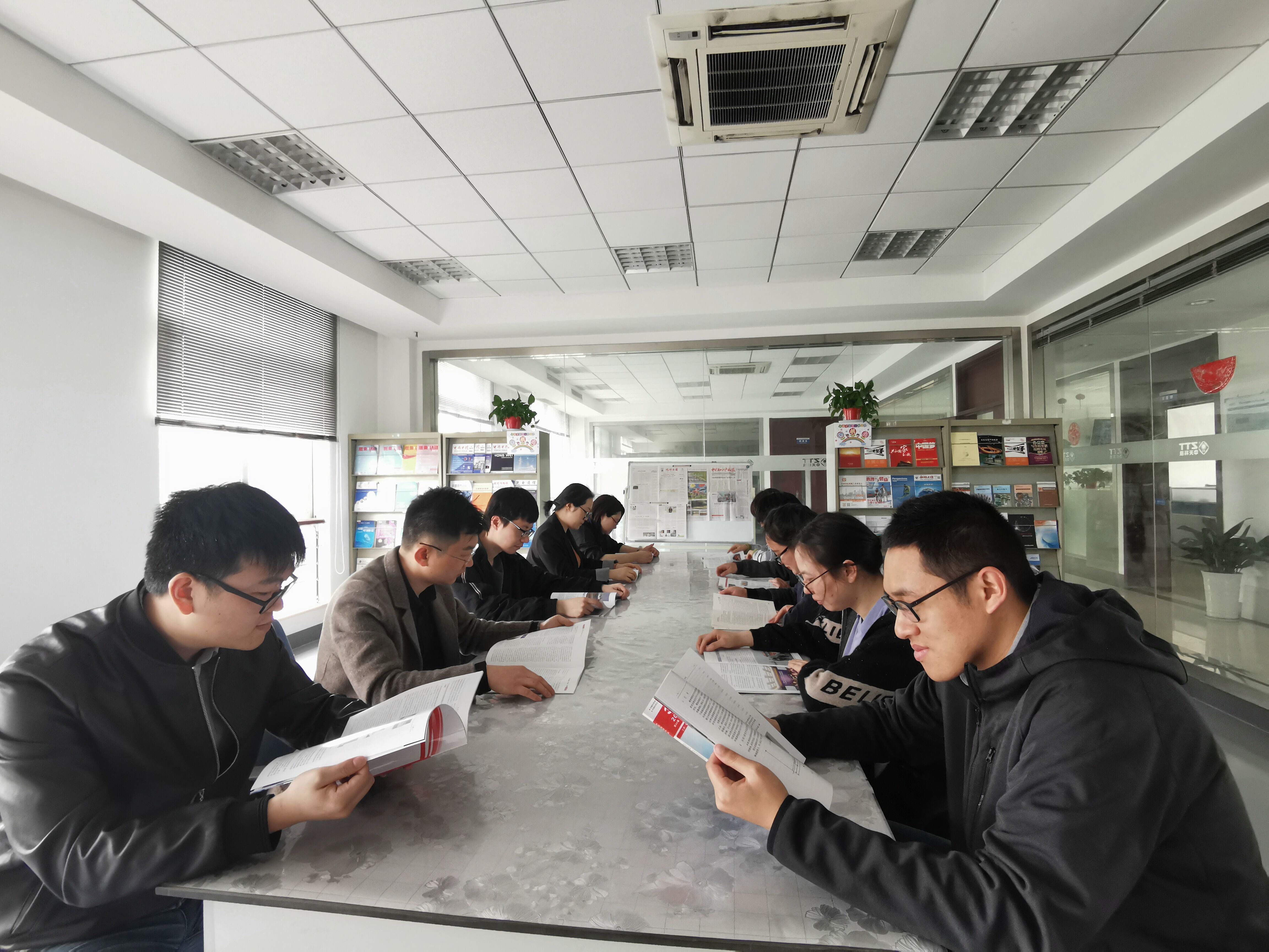 ΰ�¹���(victor1946)�ٷ���վ-Officials Website