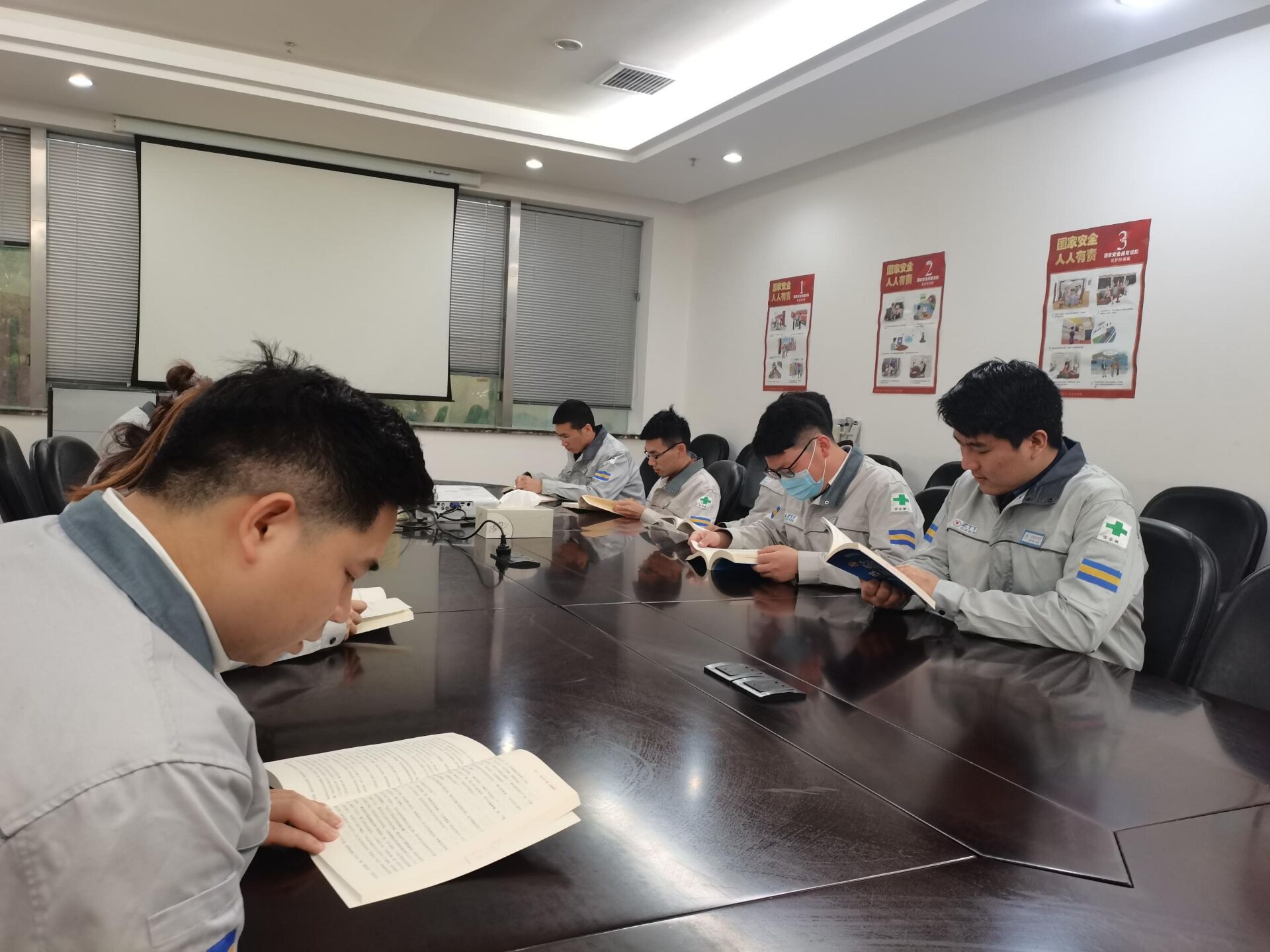 ΰ�¹���(victor1946)�ٷ���վ-Officials Website